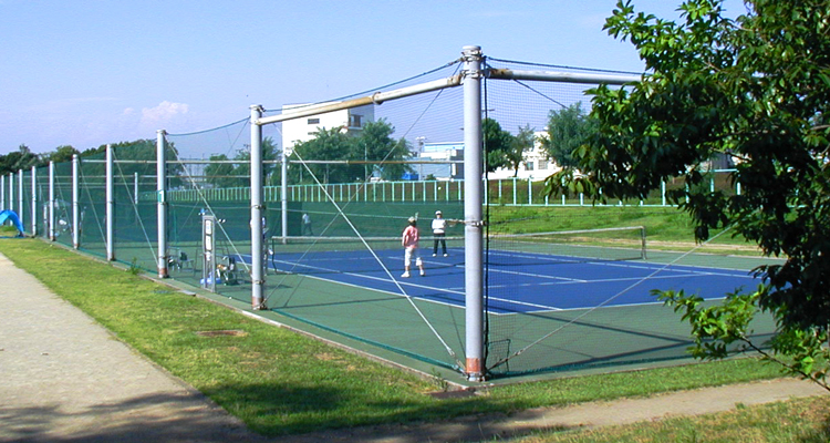 大阪北港マリーナでテニスの練習